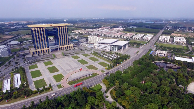 Theo các chuyên gia, Bình Dương có trung tâm hành chính công được các doanh nghiệp đánh giá hoạt động rất hiệu quả. Trong ảnh: Trung tâm hành chính công thành phố mới Bình Dương. Ảnh: Lê Linh