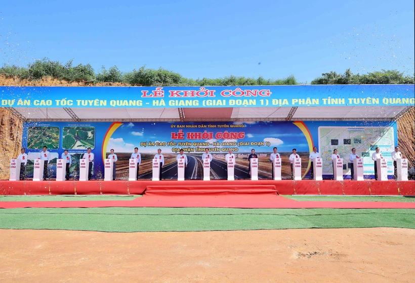 Phó Thủ tướng Lê Minh Khái phát lệnh khởi công tuyến cao tốc Tuyên Quang 