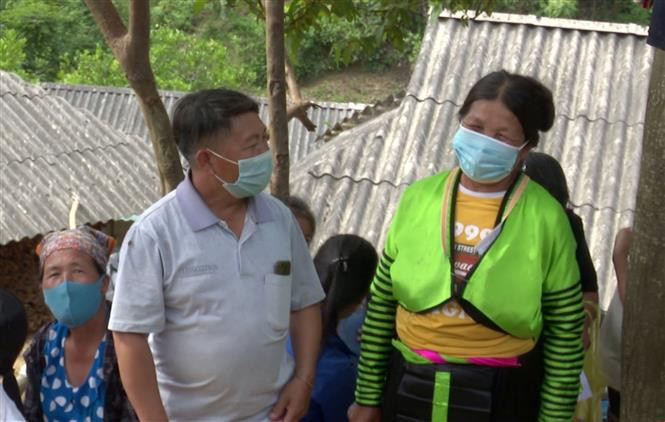 Cử tri người dân tộc Mông bản Pù Ngùa, xã Pù Nhi, huyện biên giới Mường Lát hướng về ngày bầu cử. Ảnh: Nguyễn Nam-TTXVN
