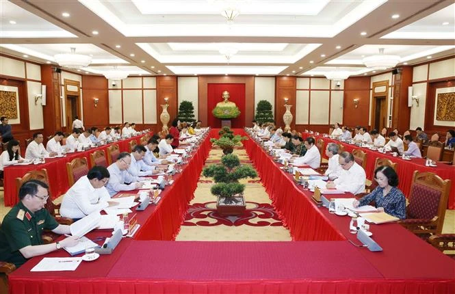 Tiến tới Đại hội XIII của Đảng:Tập thể Bộ Chính trị làm việc với Ban Thường vụ Thành ủy Hà Nội