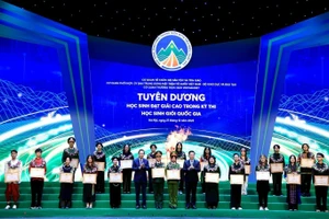 Lễ Tuyên dương học sinh, sinh viên, thanh niên dân tộc thiểu số xuất sắc, tiêu biểu 