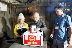 Linh hoạt các hình thức hỗ trợ người yếu thế vùng cao, biên giới thực hiện quyền bầu cử