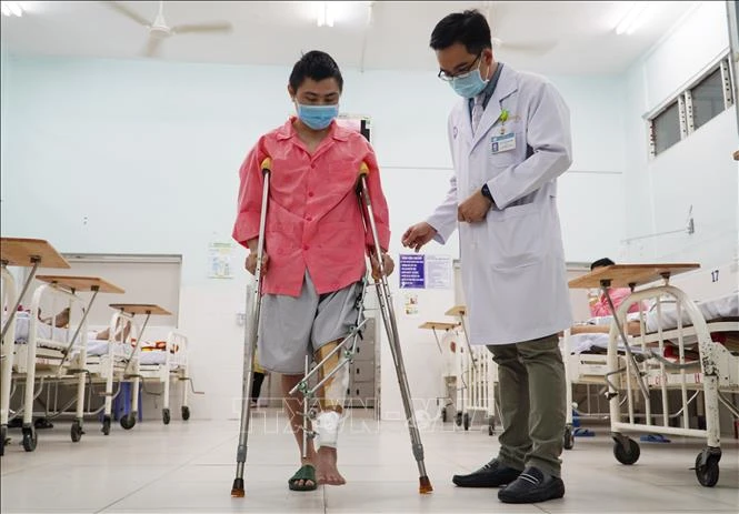 Thực hiện thành công ca phẫu thuật dùng mảnh ghép 3D hợp kim Titanium cho bệnh nhân ung thư xương