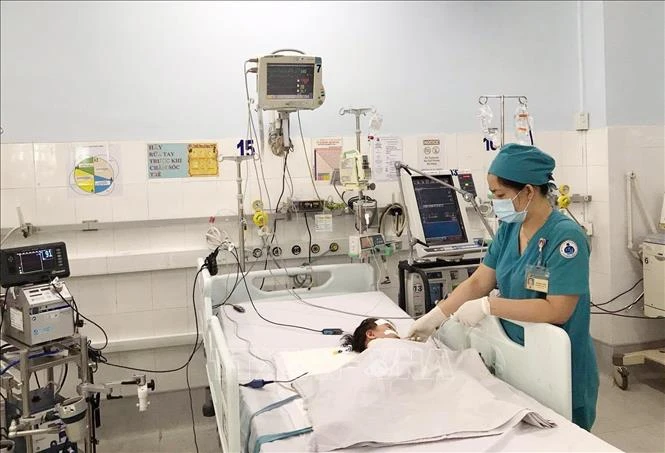 Bệnh nhi được chăm sóc đặc biệt suốt những ngày Tết. Ảnh: TTXVN phát 