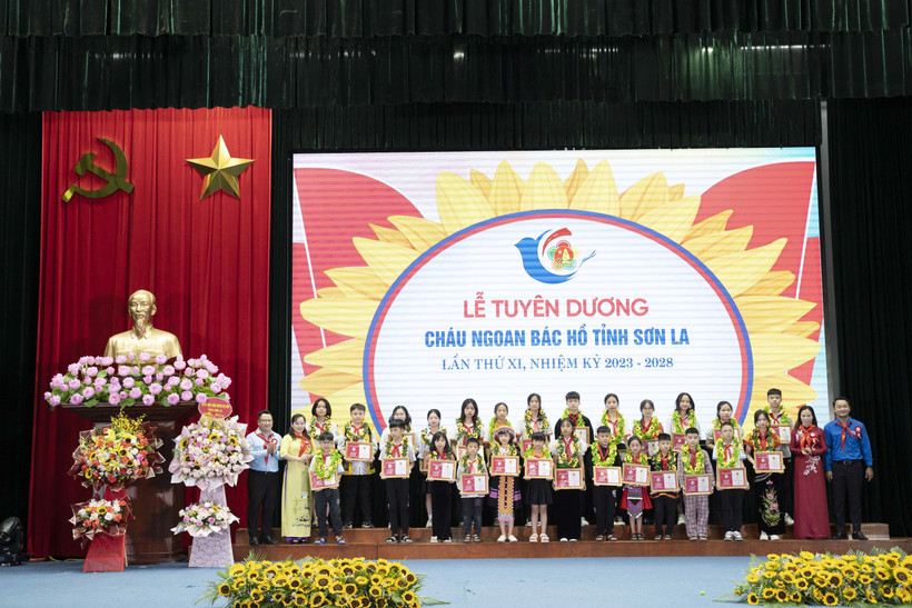 Hội đồng đội tỉnh Sơn La tuyên dương 100 đại biểu thiếu nhi đạt danh hiệu Cháu ngoan Bác Hồ cấp tỉnh. Ảnh: Hữu Quyết - TTXVN