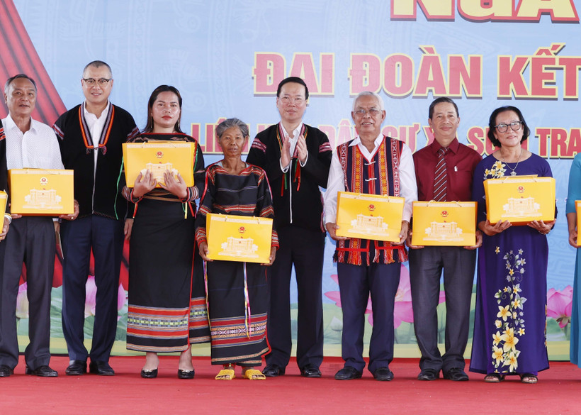 Chủ tịch nước Võ Văn Thưởng dự Ngày hội Đại đoàn kết toàn dân tại Phú Yên