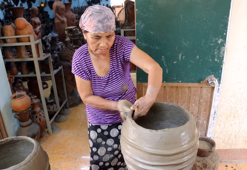 Ninh Thuận chung tay bảo tồn và phát huy giá trị gốm Chăm