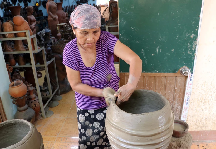 Ninh Thuận chung tay bảo tồn và phát huy giá trị gốm Chăm