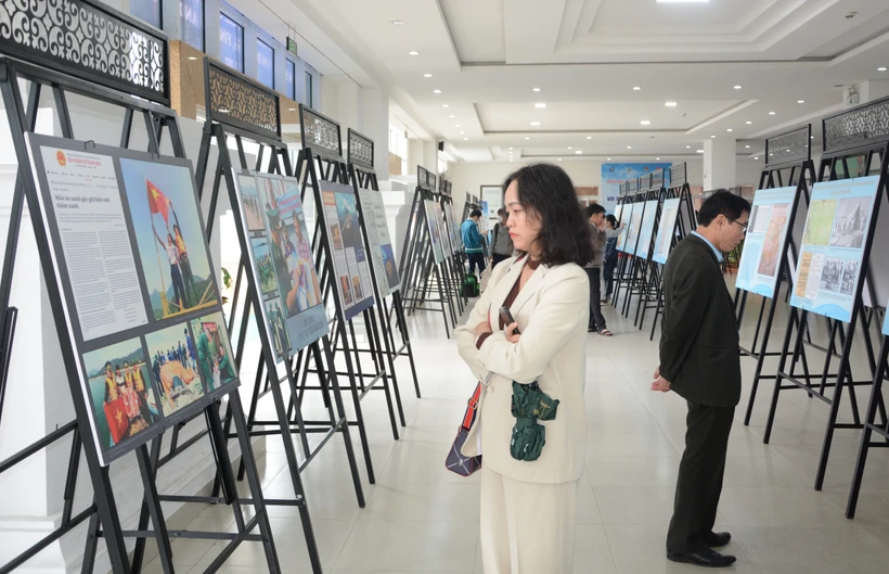 Triển lãm tuổi trẻ với biển đảo quê hương