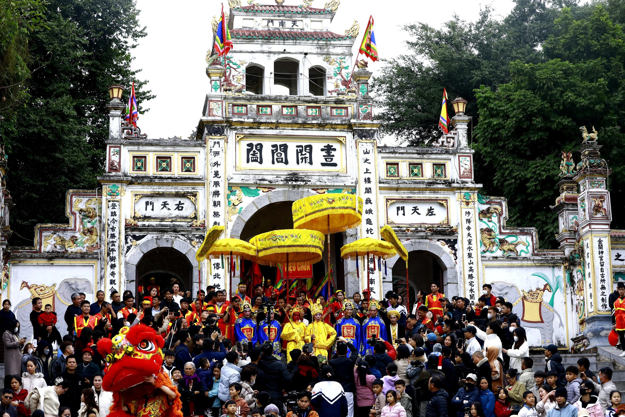 Đền Sái nơi diễn ra lễ rước &quot;vua sống&quot; độc nhất vô nhị ở Việt Nam. Ảnh: An Thành Đạt