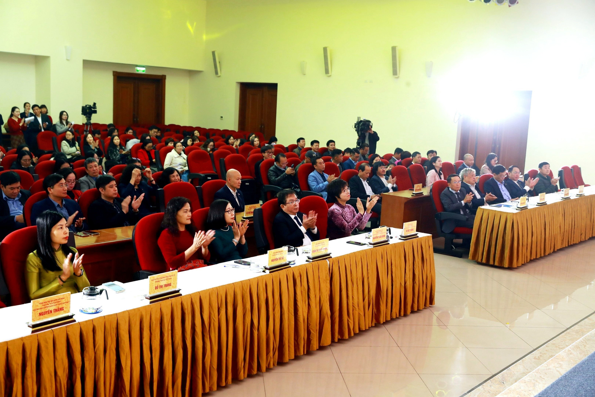 Các đại biểu tham dự lễ trao giải Khoảnh khắc vàng lần thứ 7 năm 2024 . Ảnh: An Thành Đạt 9.jpg
