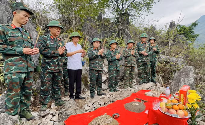 Đội tìm kiếm, quy tập hài cốt liệt sĩ quy tập thành công 3 hài cốt liệt sĩ tại điểm cao A5 (xã Thanh Thủy, Tuyên Quang).