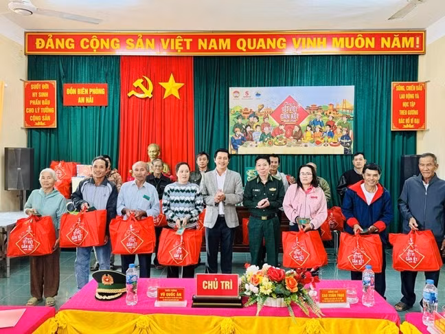 mat-tran-100126-1.jpg