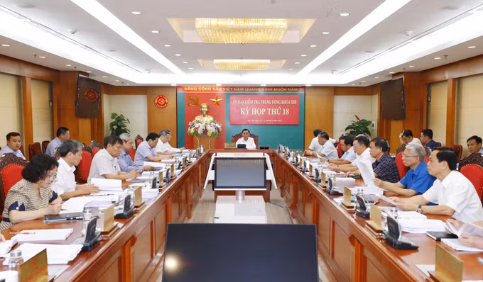 Kỳ họp thứ 18, Ủy ban Kiểm tra Trung ương: Cách chức tất cả các chức vụ trong Đảng đối với Bí thư Đảng ủy, Cục trưởng Cục Quản lý giá Nguyễn Anh Tuấn ảnh 4