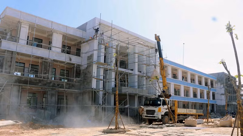 Tăng tốc về đích, sẵn sàng đón học sinh vùng biên đến trường