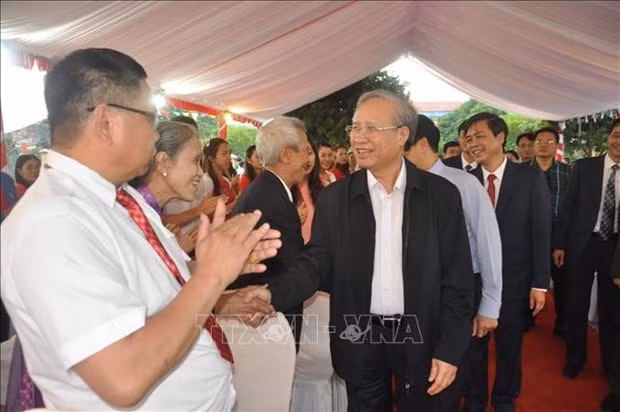 Thường trực Ban Bí thư Trần Quốc Vượng thăm các trường vùng cao đặc biệt khó khăn ở Yên Bái ảnh 1