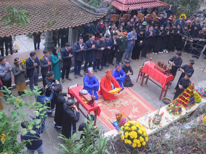 Thái Nguyên: Rộn ràng hội Xuân đền Đuổm ảnh 1