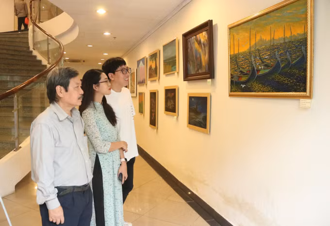 Triển lãm “Cọ Non” giới thiệu 70 tác phẩm của các nhà báo Thông tấn xã Việt Nam ảnh 2