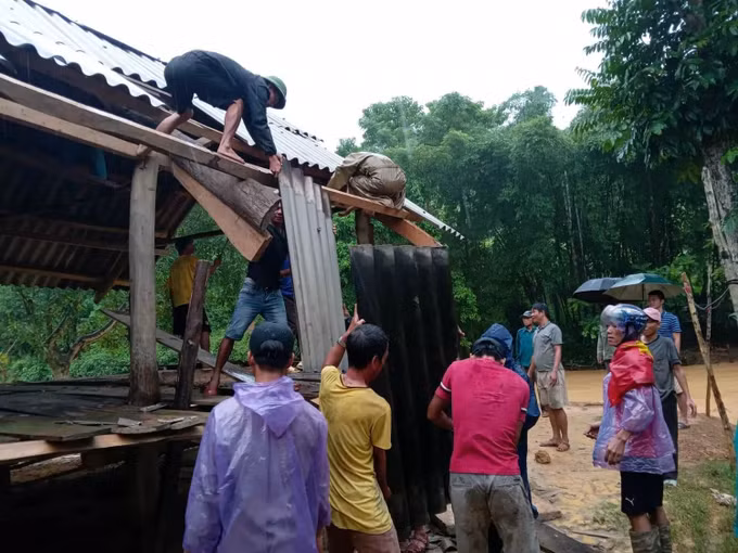 Nghệ An tập trung khắc phục hậu quả mưa lũ ảnh 2