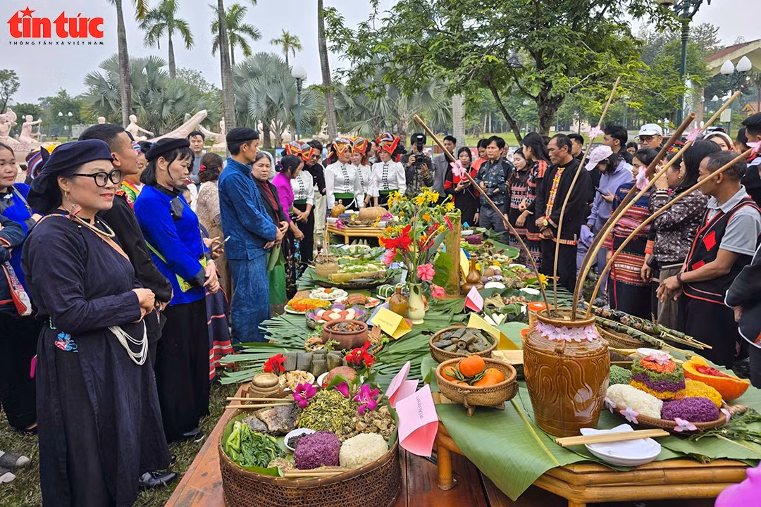 Mâm cơm cuối năm gắn kết cộng đồng các dân tộc tại Làng Văn hóa