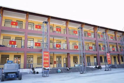 Học sinh vùng cực Bắc đón năm học mới trong những ngôi trường khang trang