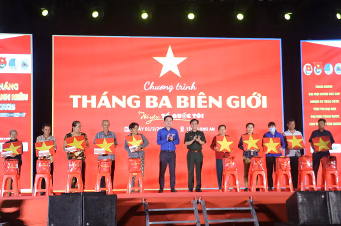 potal-trung-uong-doan-to-chuc-chuong-trinh-thang-ba-bien-gioi-7882253.jpg
