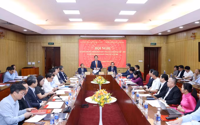 potal-ky-ket-chuong-trinh-phoi-hop-cong-tac-giua-ban-tuyen-giao-va-dan-van-trung-uong-voi-dang-uy-bo-dan-toc-va-ton-giao-7978843.jpg
