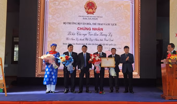 potal-binh-dinh-le-hoi-cau-ngu-van-dam-xuong-ly-tro-thanh-di-san-van-hoa-phi-vat-the-quoc-gia-7844645.jpg