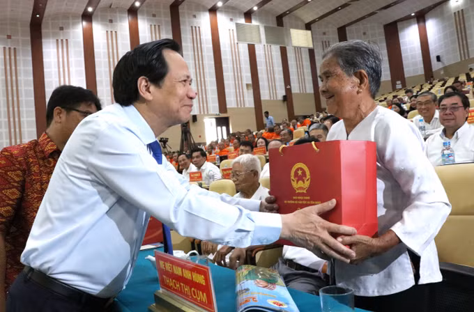 potal-tra-vinh-hop-mat-mung-tet-co-truyen-cua-dong-bao-dan-toc-khmer-nam-bo-7961862.jpg