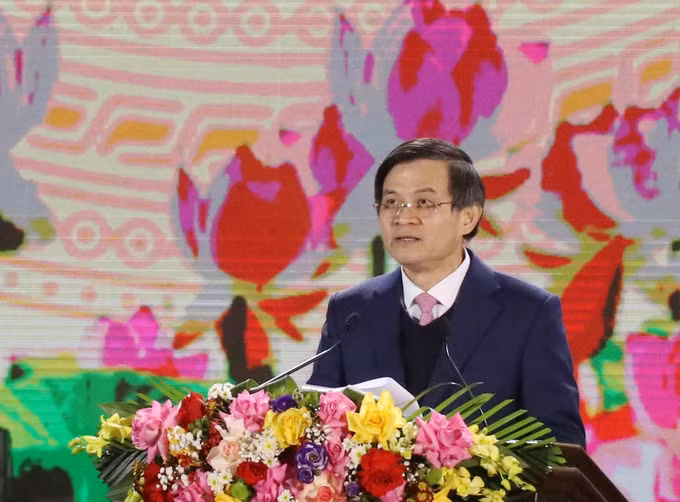 potal-pho-thu-tuong-chinh-phu-tran-hong-ha-du-le-cong-bo-thanh-lap-thanh-pho-hoa-lu-7816069.jpg