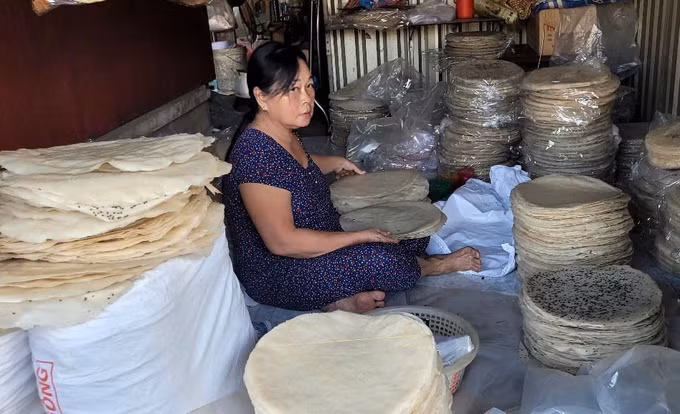 potal-lang-nghe-banh-trang-my-long-ben-tre-vao-vu-tet-2025-7812826.jpg