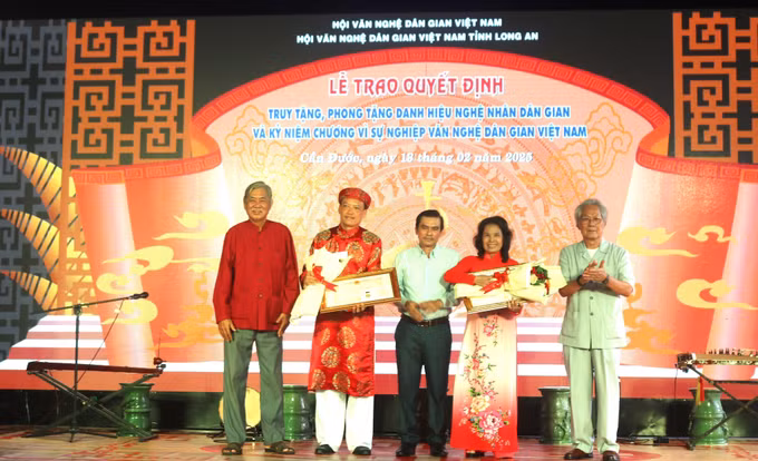 potal-giao-luu-don-ca-tai-tu-nam-bo-tinh-long-an-lan-thu-29-7855203.jpg