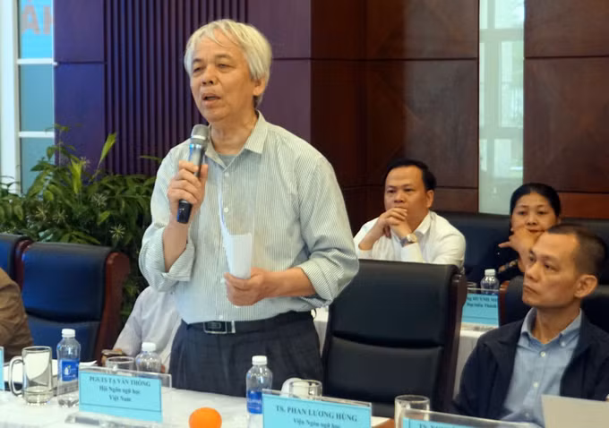 Các nhà khoa học, nhà nghiên cứu phát biểu tại hội thảo. Ảnh: Trịnh Bang Nhiệm - TTXVN