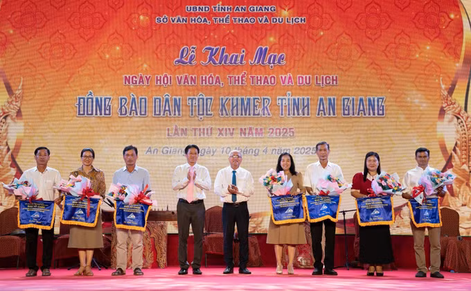 potal-khai-mac-ngay-hoi-van-hoa-the-thao-va-du-lich-dong-bao-dan-toc-khmer-tinh-an-giang-lan-thu-xiv-7965374.jpg