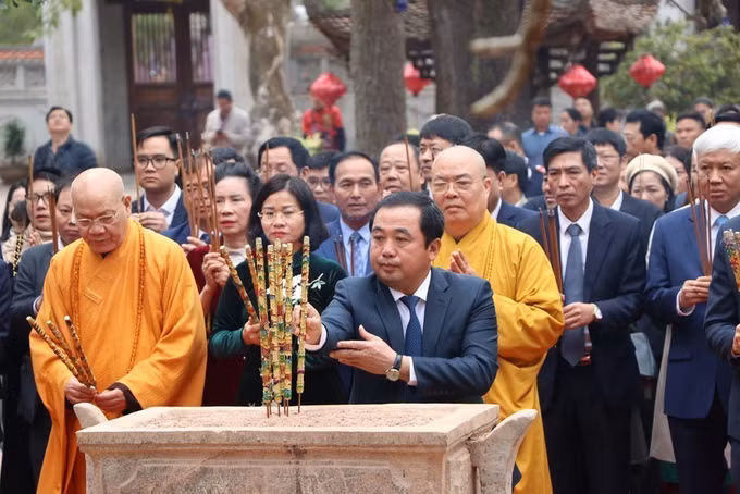 potal-hai-duong-khai-hoi-mua-xuan-con-son-kiep-bac-nam-2025-7854176-1.jpg