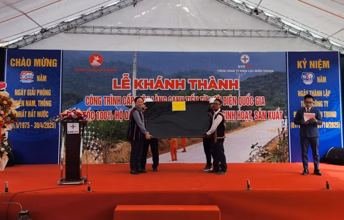 potal-binh-dinh-khanh-thanh-cong-trinh-cap-dien-lang-canh-tien-tu-luoi-dien-quoc-gia-7996813.jpg
