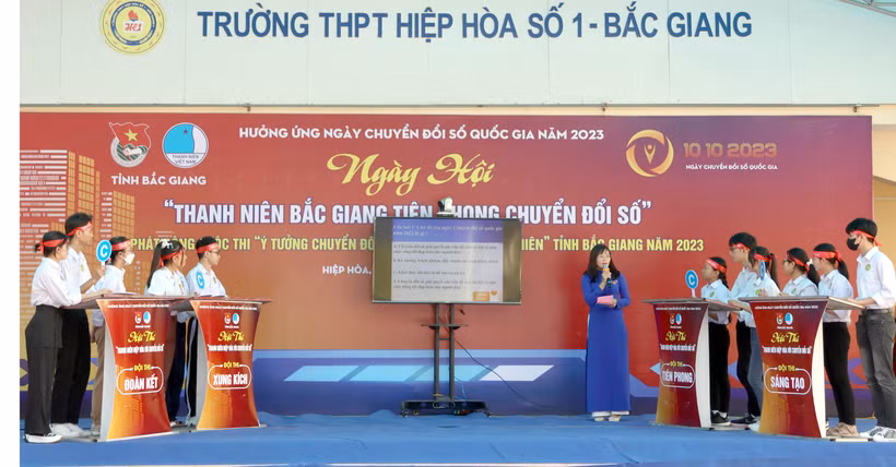 Đoàn viên, thanh niên tham gia Hội thi “Thanh niên với chuyển đổi số”. Ảnh: Đồng Thúy-TTXVN