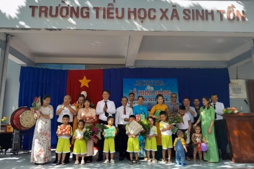 Khai giảng năm học mới ở huyện đảo Trường Sa