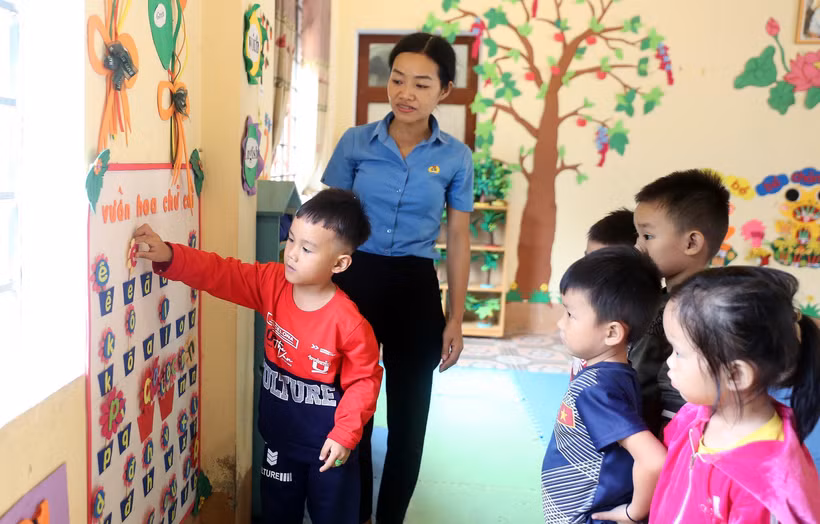 Một giờ học của cô và trò tại điểm trường Thi, Trường mầm non Chiềng Ken, huyện Văn Bàn (tỉnh Lào Cai). Ảnh: Quốc Khánh - TTXVN