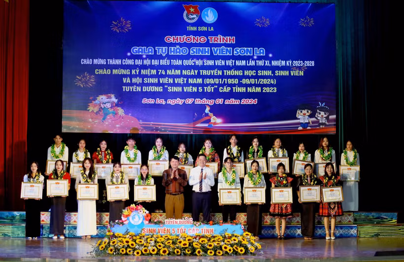 Làm giàu thêm vườn hoa “Sinh viên 5 tốt” ở Sơn La