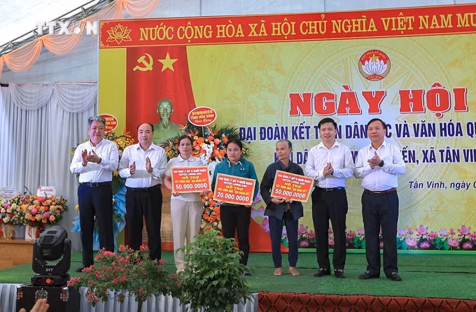 vna_potal_hoa_binh_ngay_hoi_dai_doan_ket_toan_dan_toc_va_van_hoa_quan_dan_nam_2024_7683820.jpg