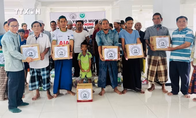 vna_potal_dong_bao_cham_an_giang_mung_don_thang_an_chay_ramadan_7276732.jpg