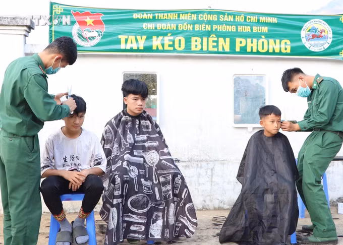 vna_potal_chuong_trinh_“xuan_bien_phong_am_long_dan_ban”_tai_huyen_nam_nhun_lai_chau_7190950.jpg
