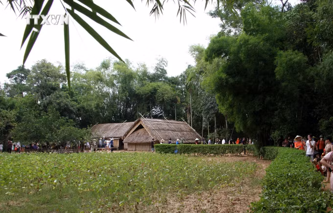 vna_potal_hang_van_du_khach_do_ve_khu_di_tich_quoc_gia_dac_biet_kim_lien_6935692.jpg