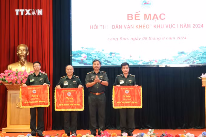 vna_potal_lan_toa_nhung_sac_mau_dan_van_bien_phong_7523645.jpg