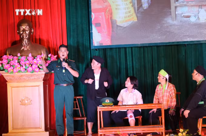 vna_potal_lan_toa_nhung_sac_mau_dan_van_bien_phong_7523644.jpg