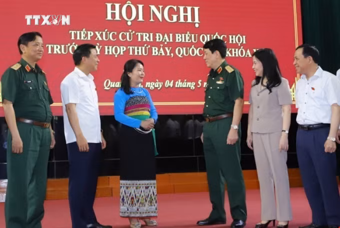 vna_potal_dai_tuong_luong_cuong_tiep_xuc_cu_tri_huyen_quan_son_tinh_thanh_hoa_7358839.jpg