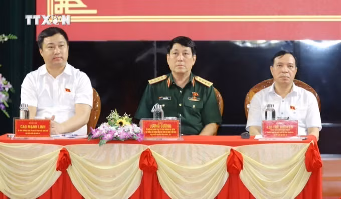 vna_potal_dai_tuong_luong_cuong_tiep_xuc_cu_tri_tai_thanh_hoa_7358844.jpg