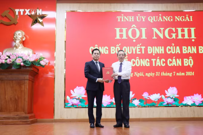 vna_potal_thu_truong_bo_khoa_hoc_va_cong_nghe_nguyen_hoang_giang_lam_pho_bi_thu_tinh_uy_quang_ngai_7512433.jpg