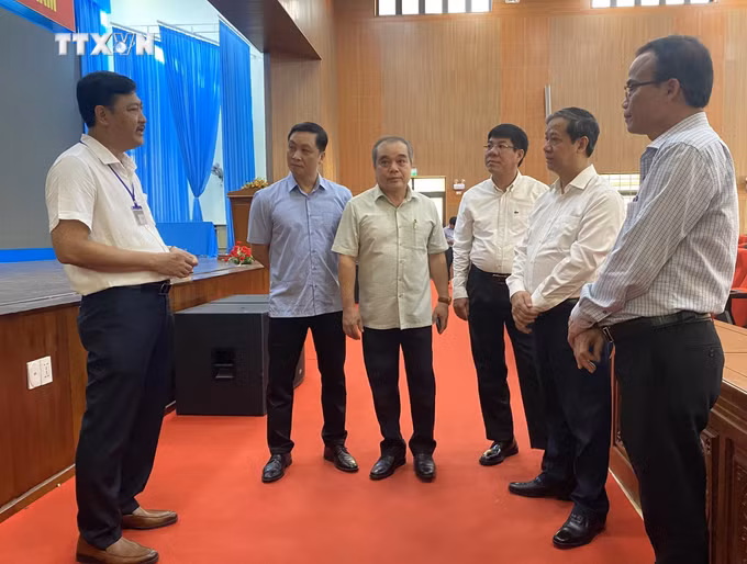vna_potal_doan_cong_tac_bo_giao_duc_va_dao_tai_lam_viec_voi_tinh_quang_ngai__7429162.jpg